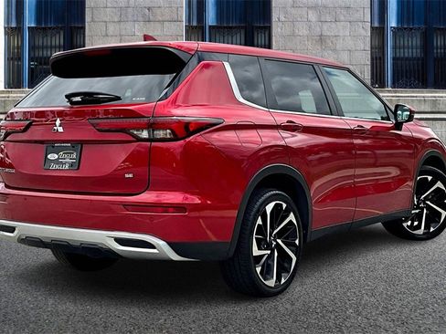 Used 2023 Mitsubishi Outlander SE image 11