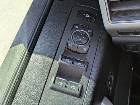 Used 2019 Ford F250 Lariat w/ Chrome Package AWD/4WD image 23