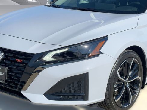 New 2025 Nissan Altima 2.5 SR image 11