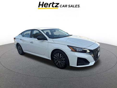 Used 2025 Nissan Altima 2.5 SV FWD image 1