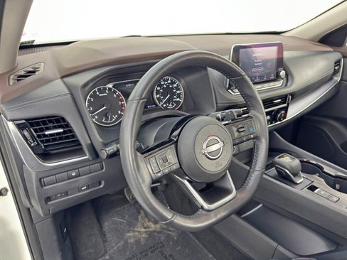 Used 2022 Nissan Rogue SV w/ SV Premium Package image 13