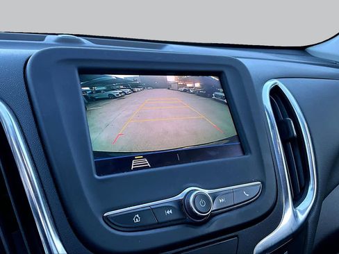 Used 2021 Chevrolet Equinox LT FWD image 32