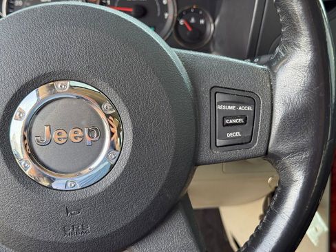 Used 2006 Jeep Commander Limited image 16