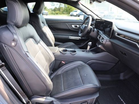 Used 2025 Ford Mustang GT Premium RWD image 15
