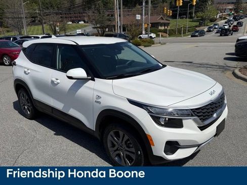 Used 2022 Kia Seltos LX AWD/4WD image 3