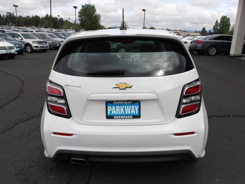 Used 2020 Chevrolet Sonic LT FWD image 4