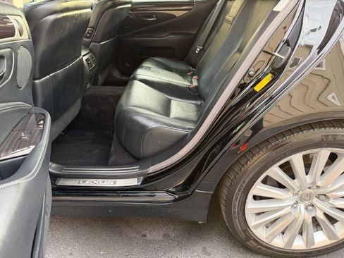 Used 2013 Lexus LS 460 AWD w/ Comfort Pkg image 28