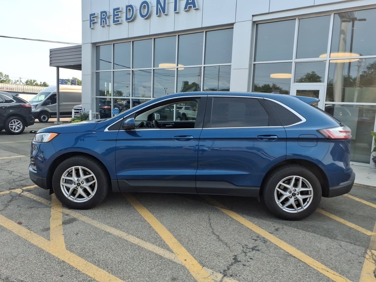 Used 2023 Ford Edge SEL w/ Convenience Package AWD/4WD image 3
