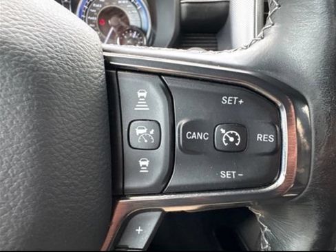 Used 2020 RAM 1500 Limited w/ Black Appearance Package AWD/4WD image 8