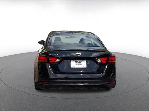 Used 2025 Nissan Altima 2.5 SV FWD image 12