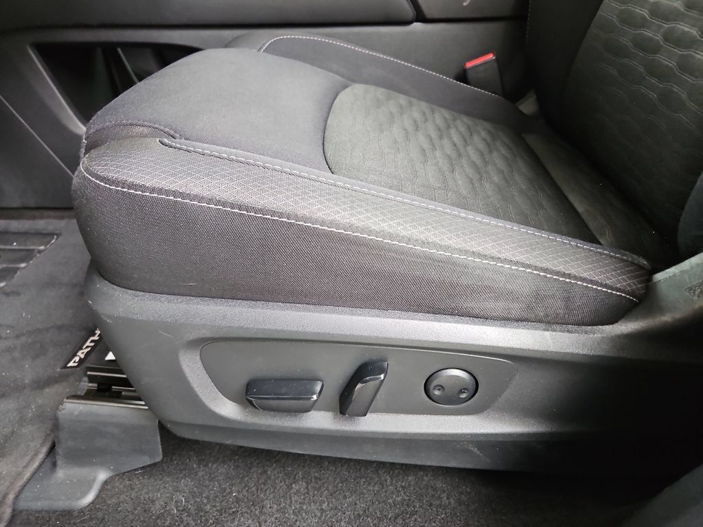 Used 2024 Nissan Pathfinder SV FWD image 23