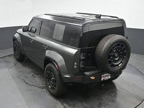 Used 2025 Land Rover Defender 110 AWD/4WD image 39