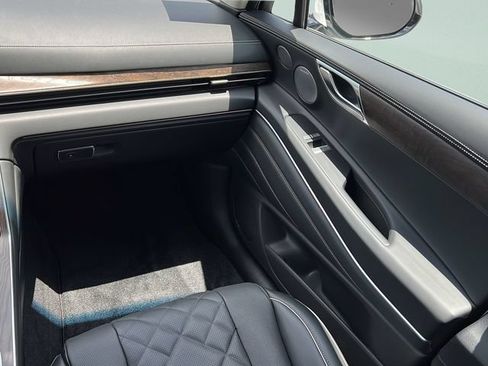 Certified 2025 Genesis GV80 3.5T Prestige AWD/4WD image 13