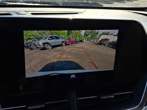 Certified 2024 Chevrolet Trax LT w/ Driver Confidence Package FWD image 17