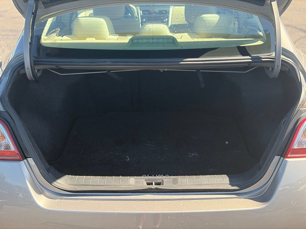 Used 2013 Nissan Altima 3.5 SV w/ Navigation Pkg FWD image 9