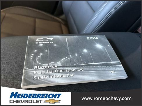 Used 2024 Chevrolet Blazer EV LT AWD/4WD image 28