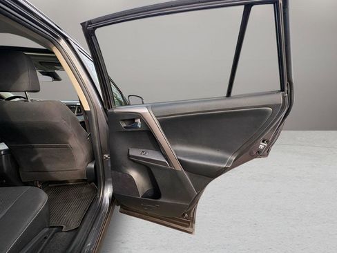 Used 2018 Toyota RAV4 XLE image 36