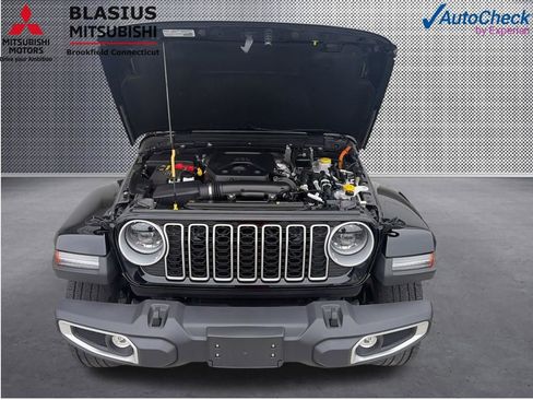 Used 2025 Jeep Wrangler Unlimited Sahara w/ Safety Group AWD/4WD image 41
