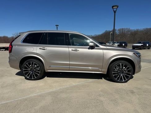 New 2026 Volvo XC90 B6 Plus w/ Protection Package Premier AWD/4WD image 9