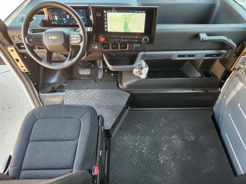 New 2025 Chevrolet Brightdrop 400 image 28