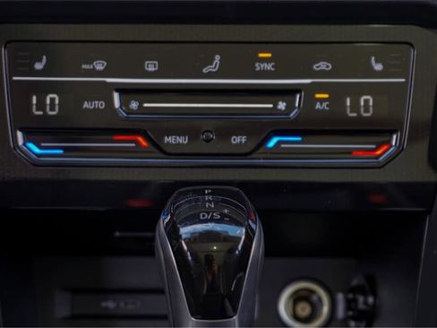 New 2025 Volkswagen Taos SE image 22