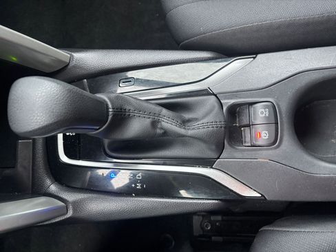 Used 2025 Toyota Corolla Cross LE image 39