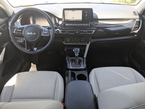 Certified 2023 Kia Seltos EX AWD/4WD image 19