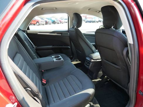 Used 2015 Ford Fusion SE FWD image 12