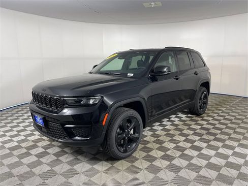 New 2025 Jeep Grand Cherokee Altitude image 1