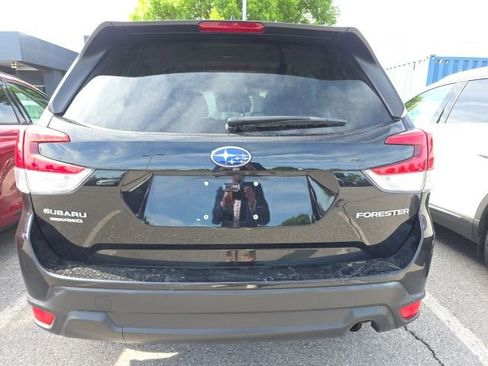 Used 2022 Subaru Forester Premium image 4