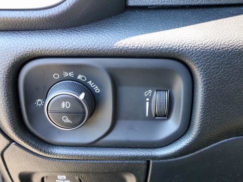 New 2026 RAM 1500 Express AWD/4WD image 27