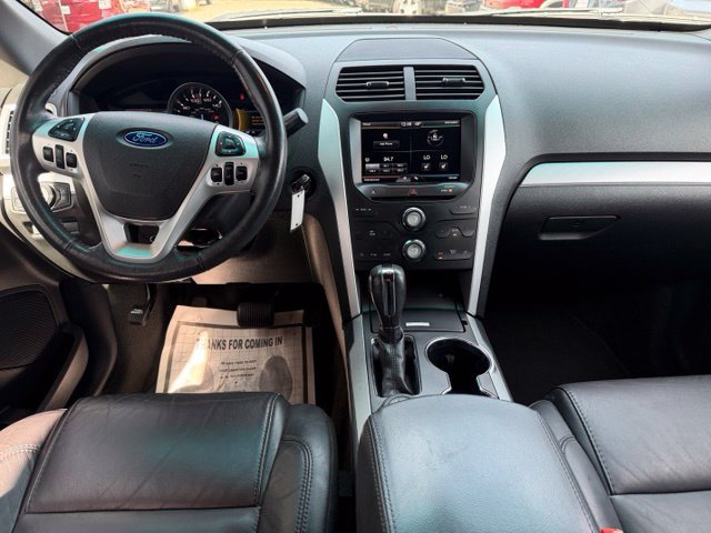 Used 2015 Ford Explorer XLT w/ Equipment Group 202B AWD/4WD image 14