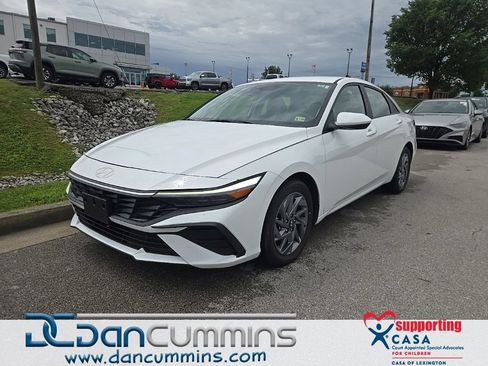 Used 2024 Hyundai Elantra SEL FWD image 1