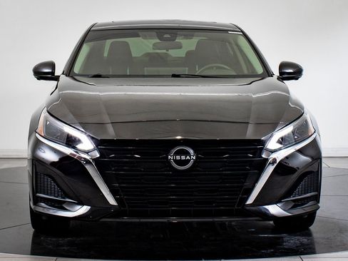 Used 2023 Nissan Altima 2.5 SL image 2