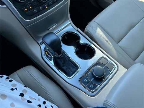 Used 2018 Jeep Grand Cherokee Limited image 20