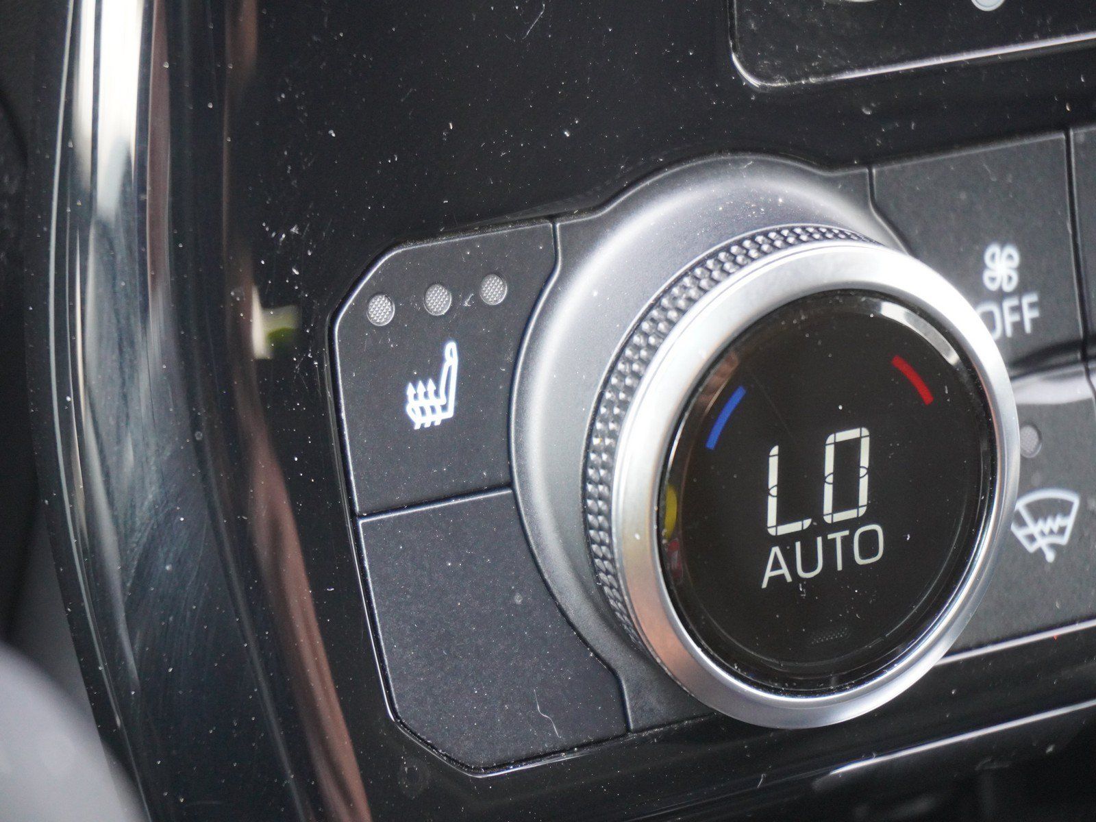 Used 2022 Toyota Highlander XLE FWD image 27