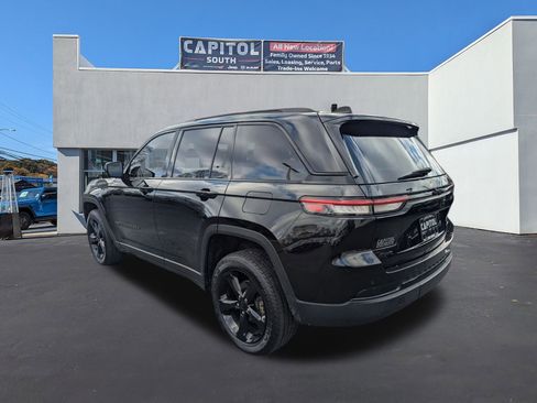 Used 2023 Jeep Grand Cherokee Limited w/ Black Appearance Package image 5