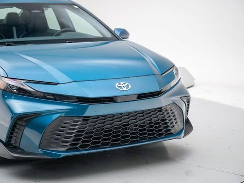 Used 2025 Toyota Camry SE image 9