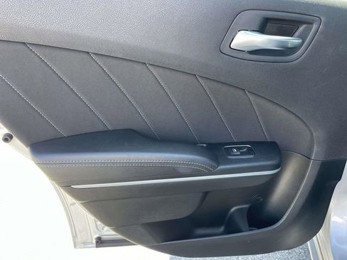 Used 2022 Dodge Charger SXT RWD image 11