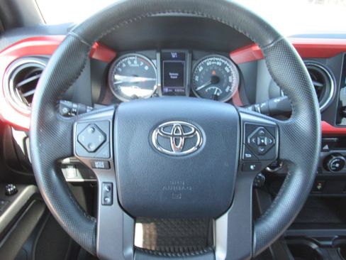 Used 2016 Toyota Tacoma TRD Sport w/ Towing Package AWD/4WD image 26