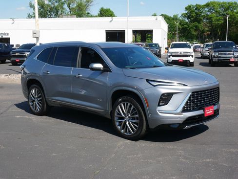 Used 2025 Buick Enclave Avenir w/ Super Cruise Package AWD/4WD image 2