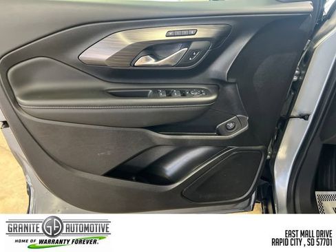 Used 2024 GMC Terrain SLT AWD/4WD image 11