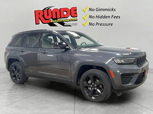Used 2023 Jeep Grand Cherokee Altitude AWD/4WD image 8