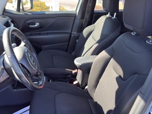 Used 2019 Jeep Renegade Altitude w/ Quick Order Package 2XM image 9