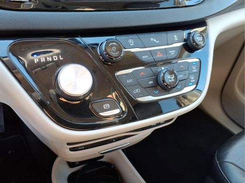 Used 2019 Chrysler Pacifica Touring-L Plus image 19