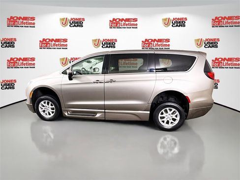 Used 2017 Chrysler Pacifica Touring Plus image 13