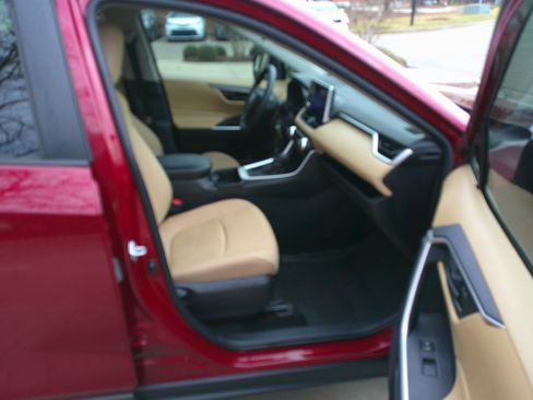 Used 2023 Toyota RAV4 LE image 37