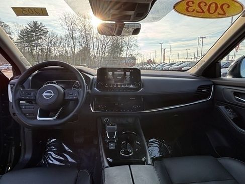 Used 2023 Nissan Rogue SL w/ SL Premium Package image 18