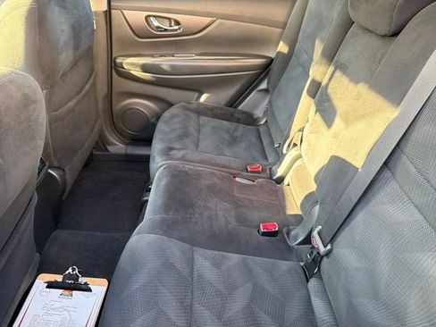 Used 2016 Nissan Rogue SV w/ SV Premium Package image 34