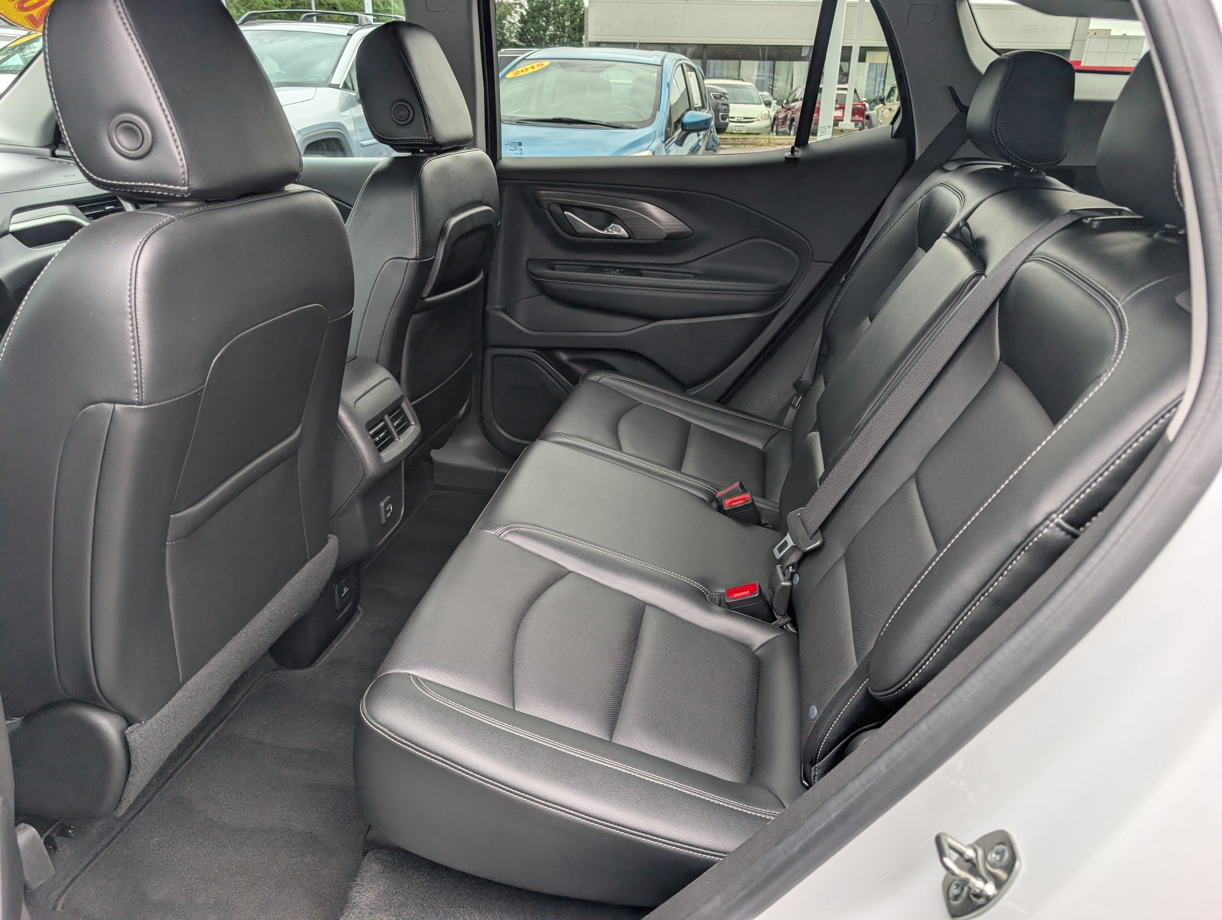 Used 2024 GMC Terrain SLT AWD/4WD image 16